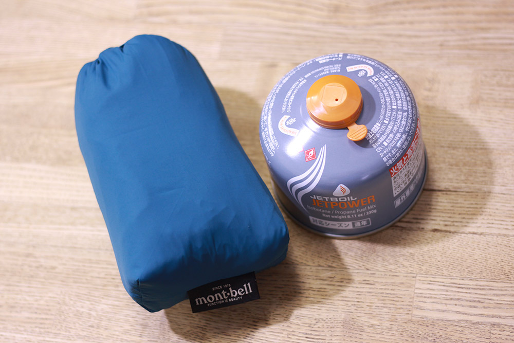 mont-bell(モンベル) ライトシェルジャケット コンパクトな収納でパッキングにも向いています