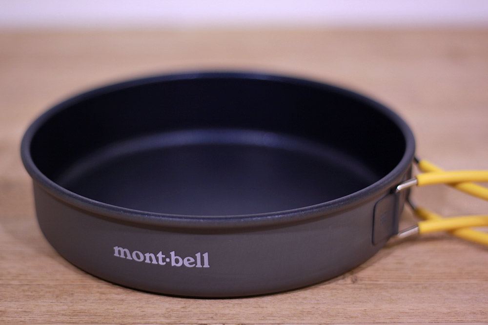 mont-bell(モンベル) アルパインフライパン16 1124697 ロゴが印字されただけのシンプルなデザイン